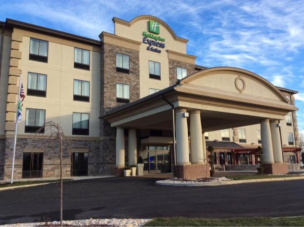 Holiday Inn Express & Suites Butler an IHG Hotel Main image 1